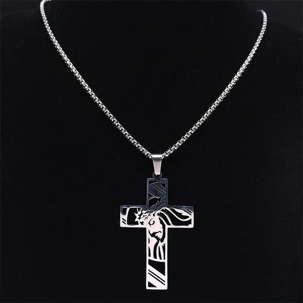 Crown of Thorns Cross Necklace™